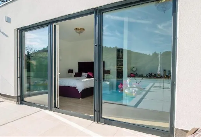 Отель Crystal *